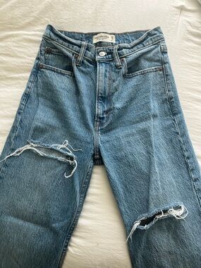 Abercrombie & Fitch 90s Relaxed Jean High-Rise